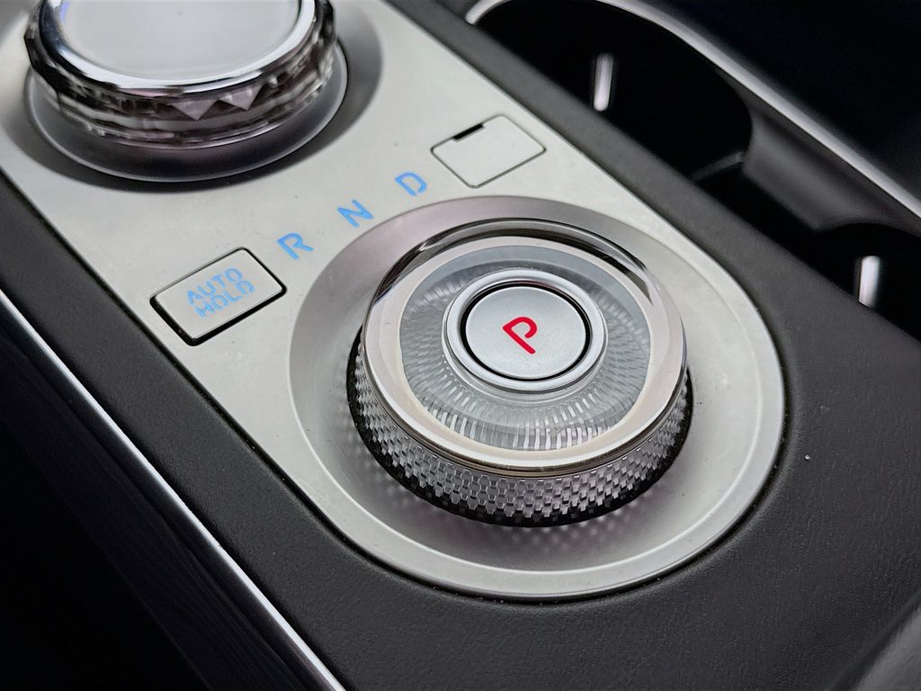 Thumbnail: 2024 Genesis GV70 - 17