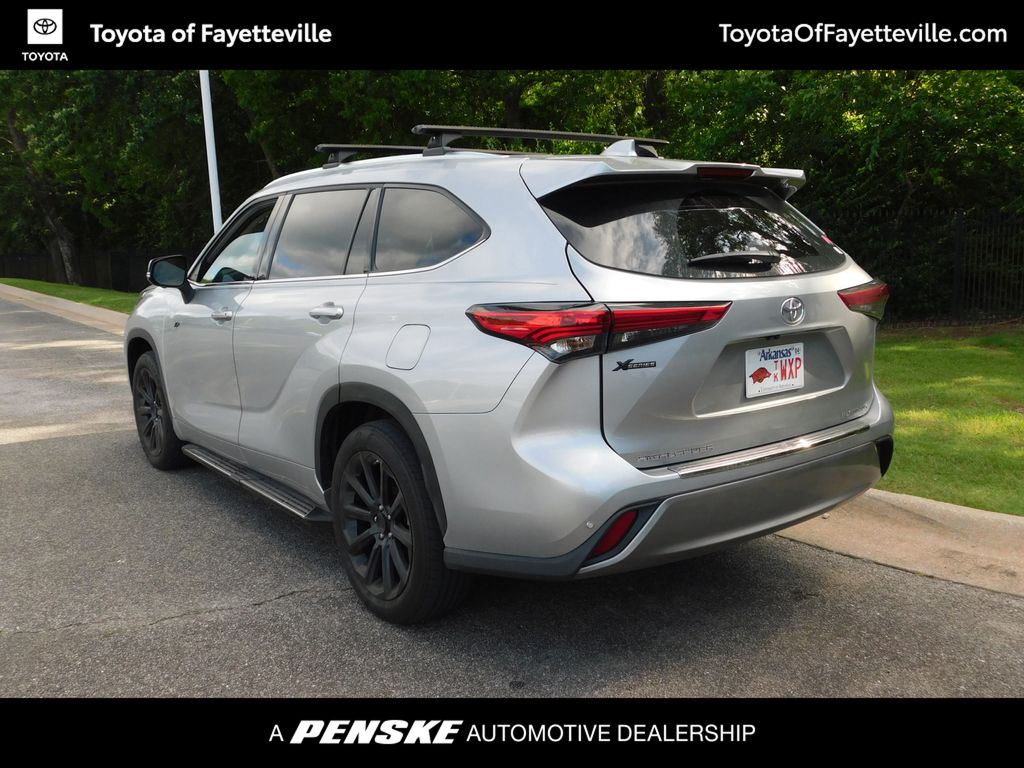 Thumbnail: 2023 Toyota Highlander - 3