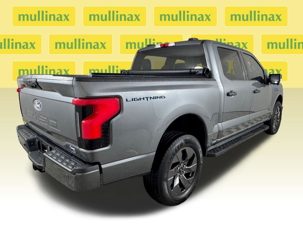 Certified Used 2024 Gray Ford XLT image 4