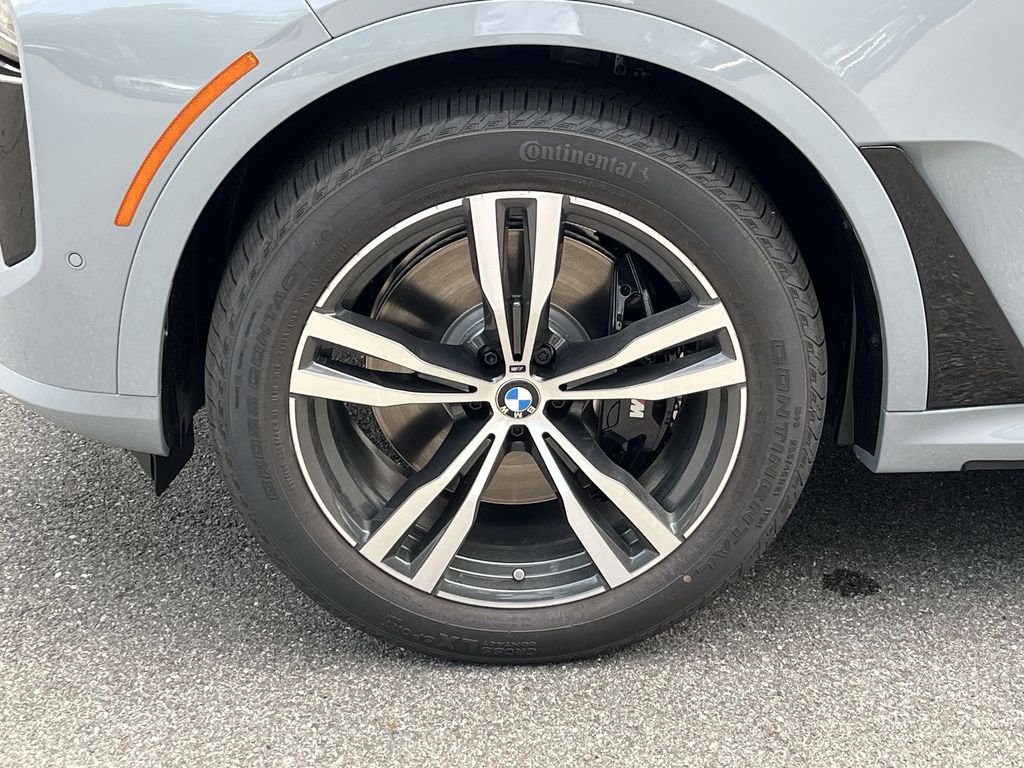 Thumbnail: 2026 BMW X7 - 10