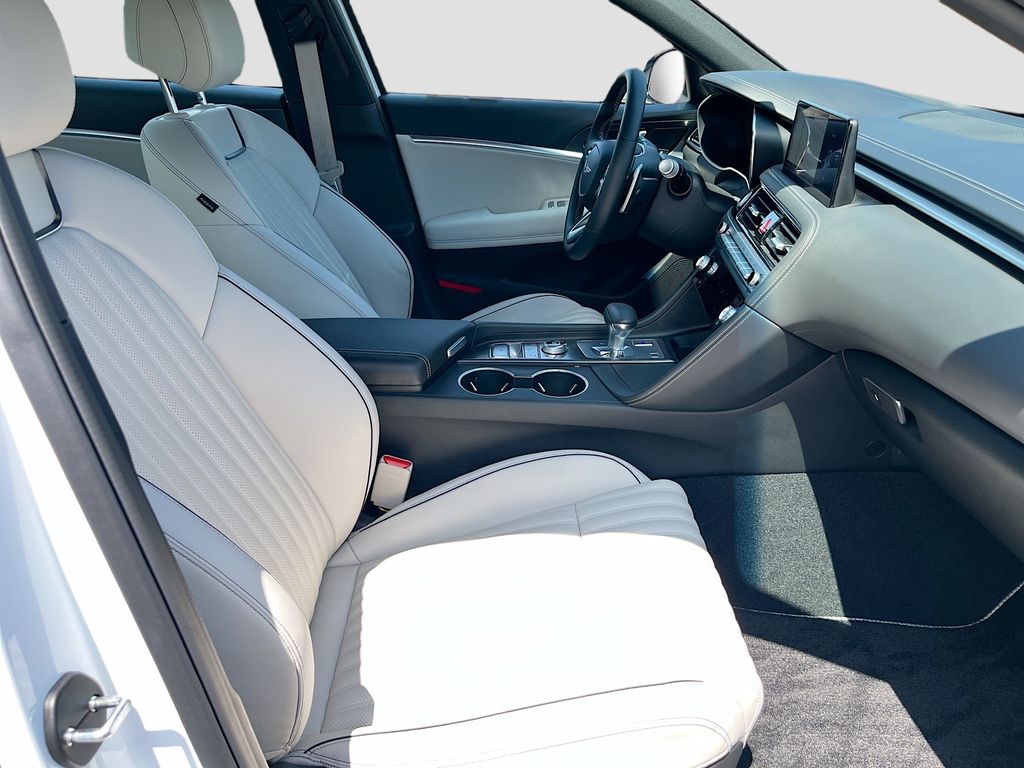 Used 2026 White Genesis 3.3T Sport Prestige image 30
