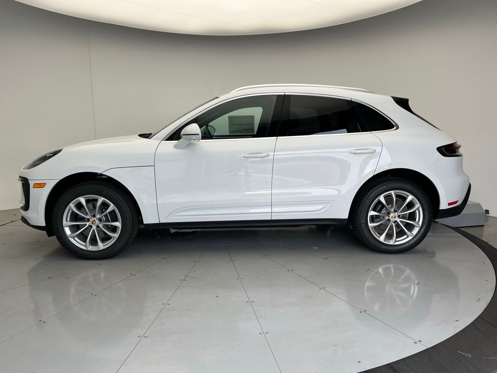 Thumbnail: 2025 Porsche Macan - 2