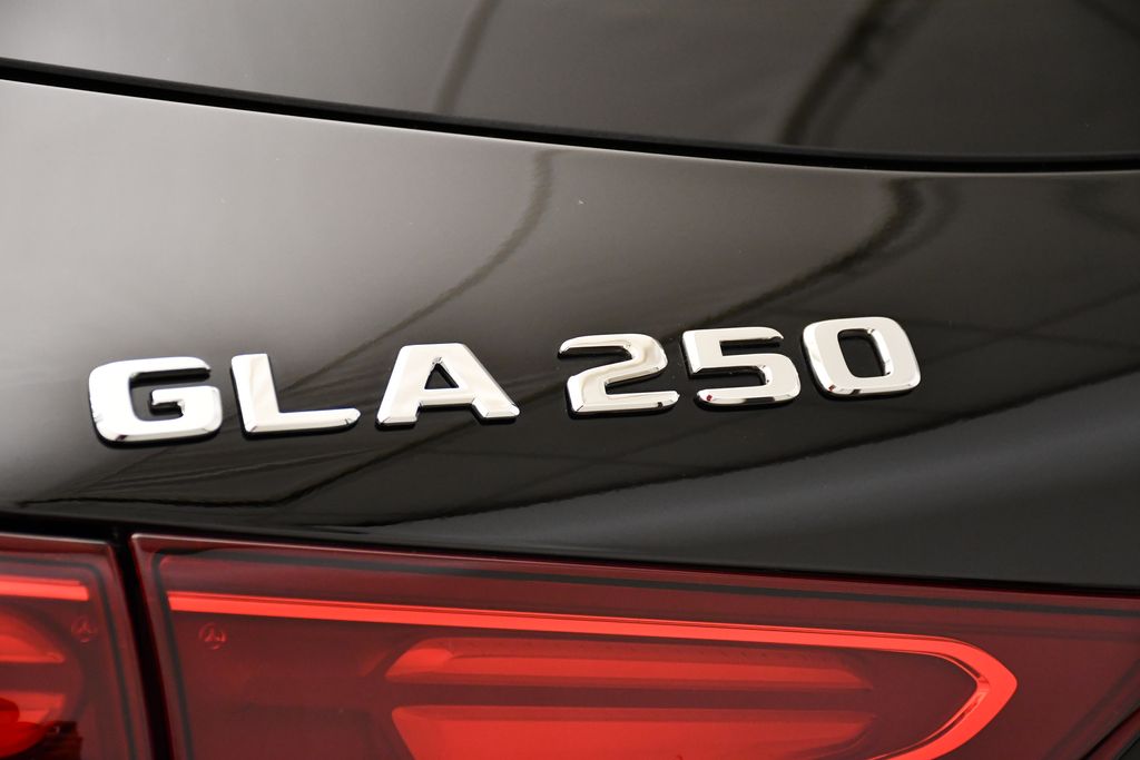 Thumbnail: 2025 Mercedes-Benz GLA - 9