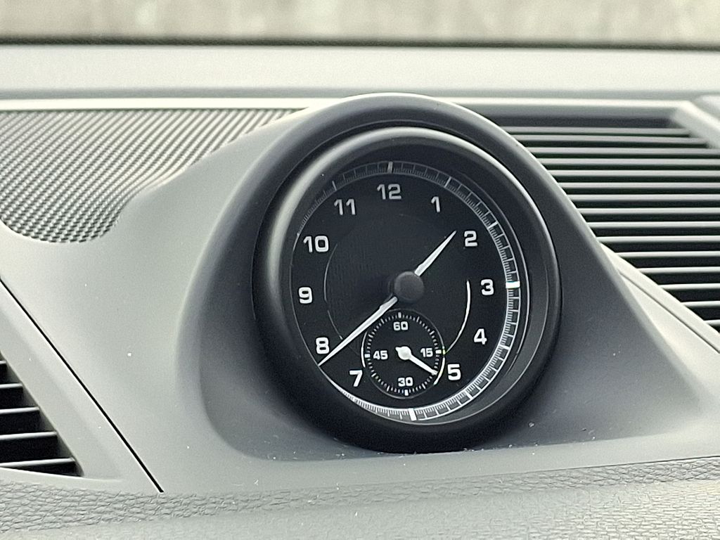 Thumbnail: 2026 Porsche Macan - 25