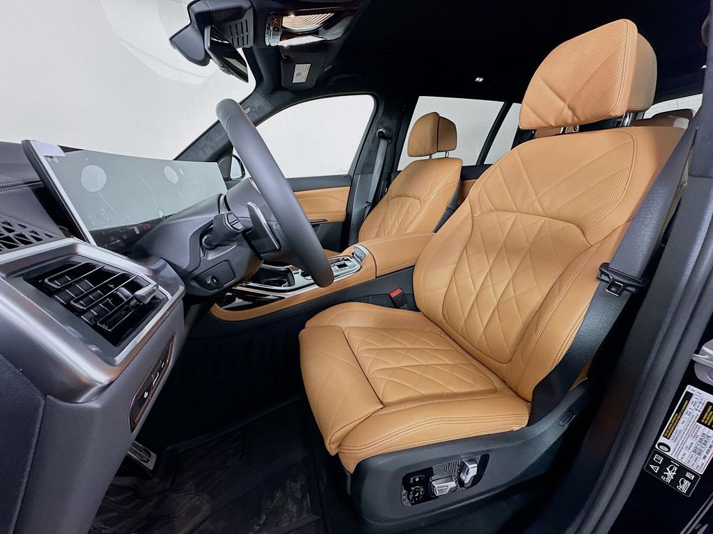 Thumbnail: 2026 BMW X7 - 16