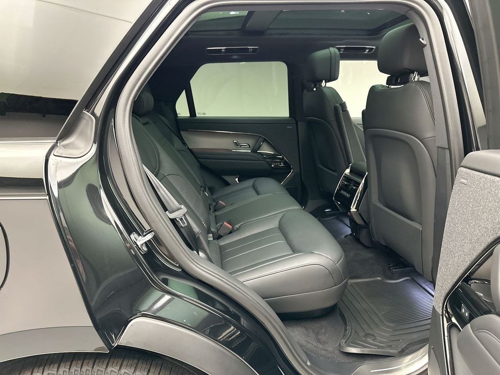2025 Land Rover Range Rover Sport SE 7