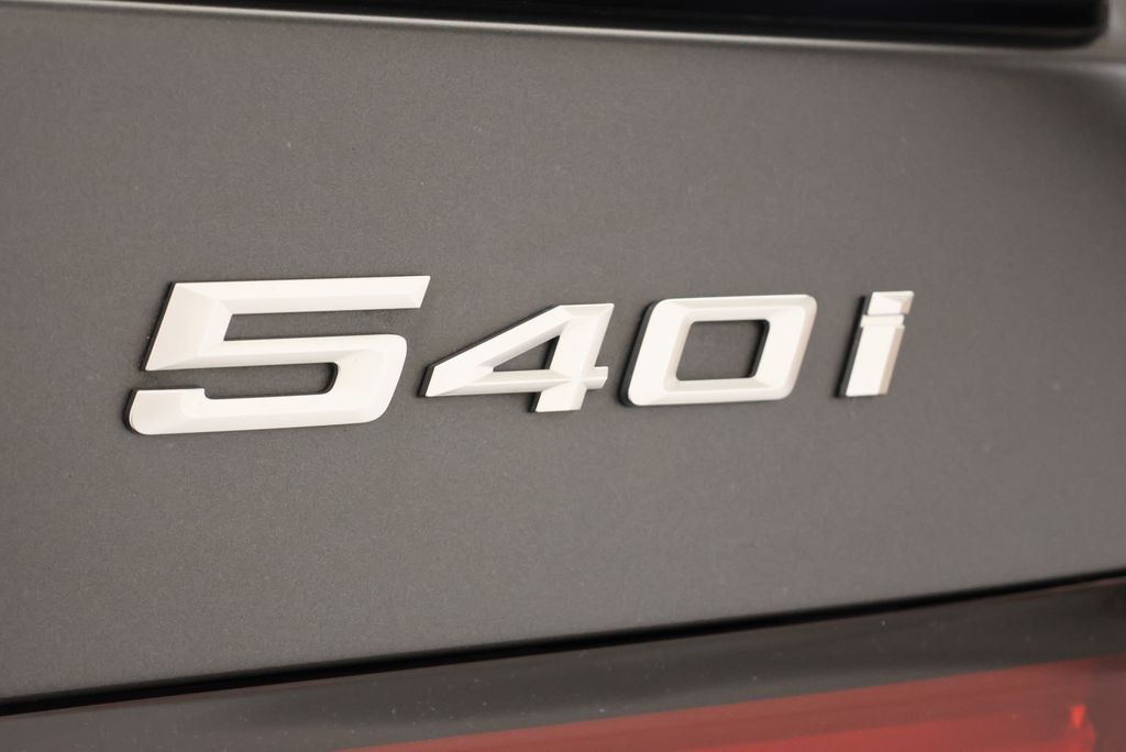 Thumbnail: 2024 BMW 5 Series - 10