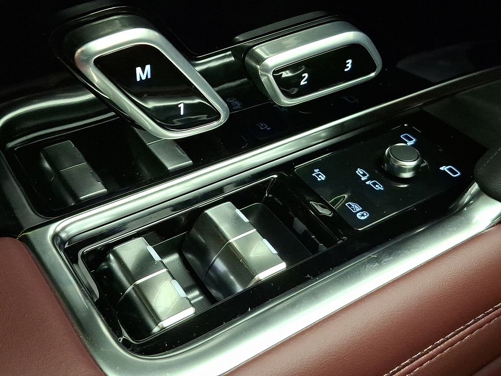 2025 Land Rover Range Rover SE 17