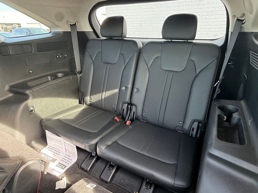 Thumbnail: 2022 Kia Sorento - 11