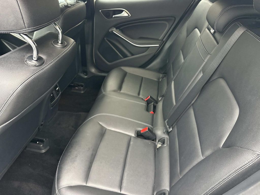 Thumbnail: 2017 Mercedes-Benz GLA - 27