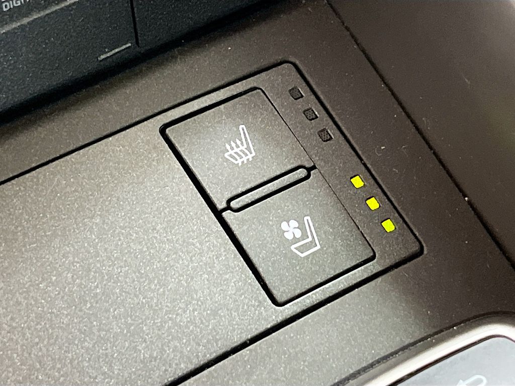 Used 2020 White Lexus 300 image 20