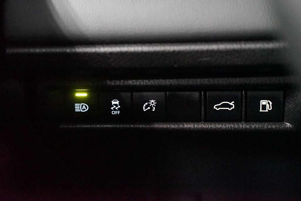 Thumbnail: 2025 Toyota Camry - 25