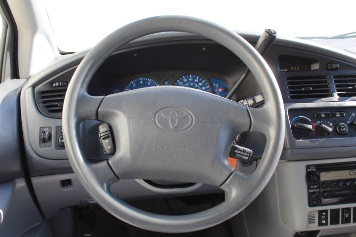 Used Car 2002 Toyota Sienna  For Sale Under $10,000 In Georgetown, Texas