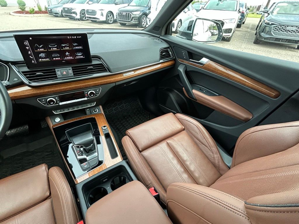 Used 2022  Audi 45 S line Prestige image 11