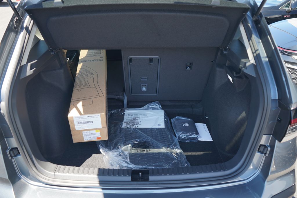 Thumbnail: 2025 Volkswagen Taos - 11