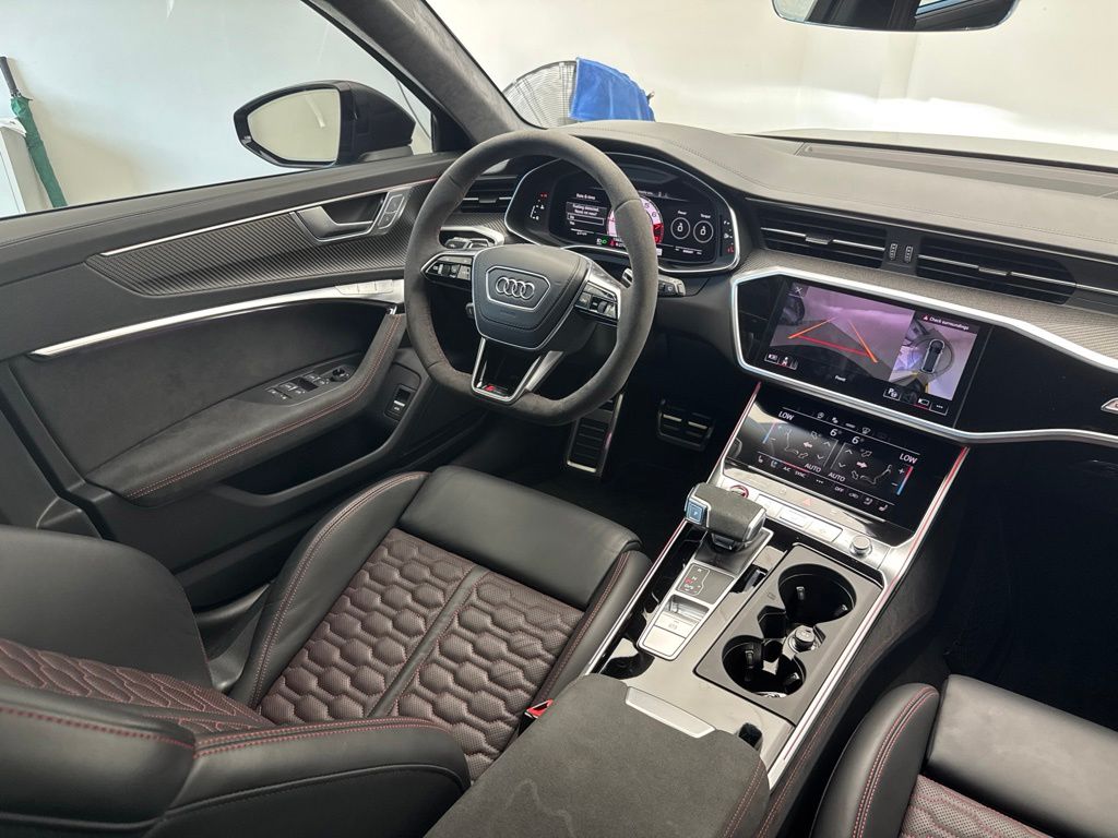 Thumbnail: 2025 Audi RS 6 - 14