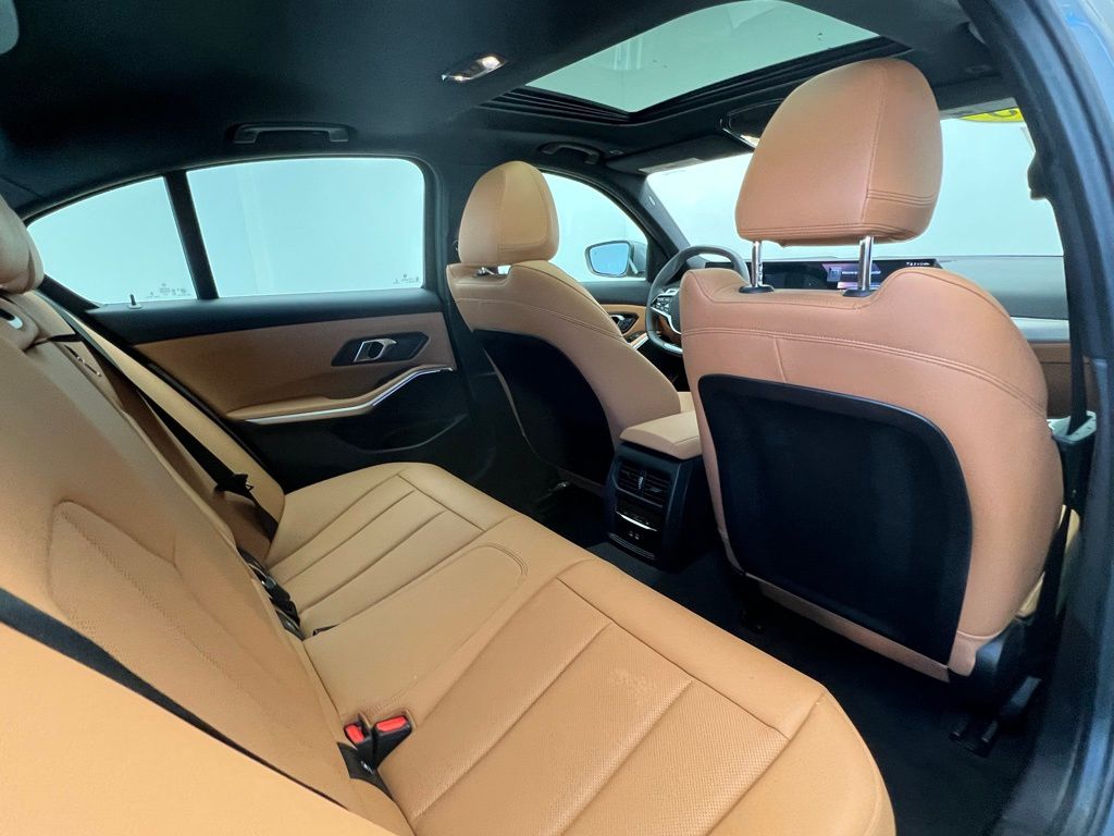 Thumbnail: 2025 BMW 3 Series - 8