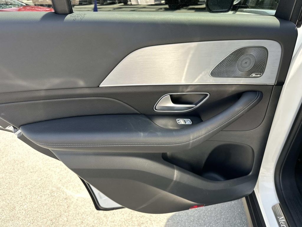 Thumbnail: 2025 Mercedes-Benz GLE - 27