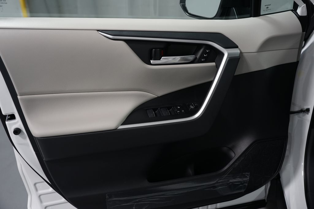 Thumbnail: 2025 Toyota RAV4 - 30