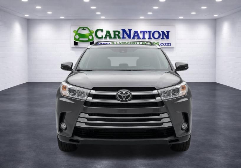 2017 Toyota Highlander XLE - Image 2