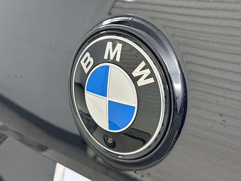 Thumbnail: 2026 BMW iX - 22