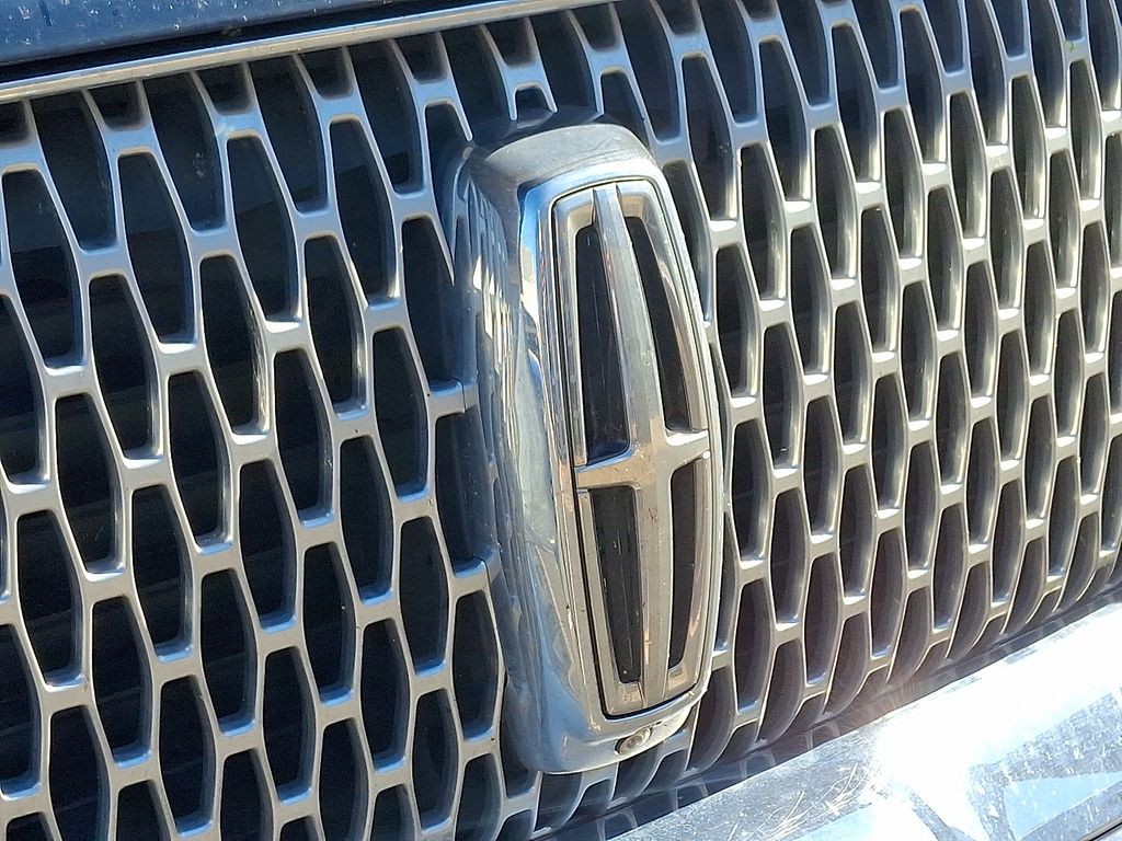 Thumbnail: 2019 Lincoln Navigator - 4