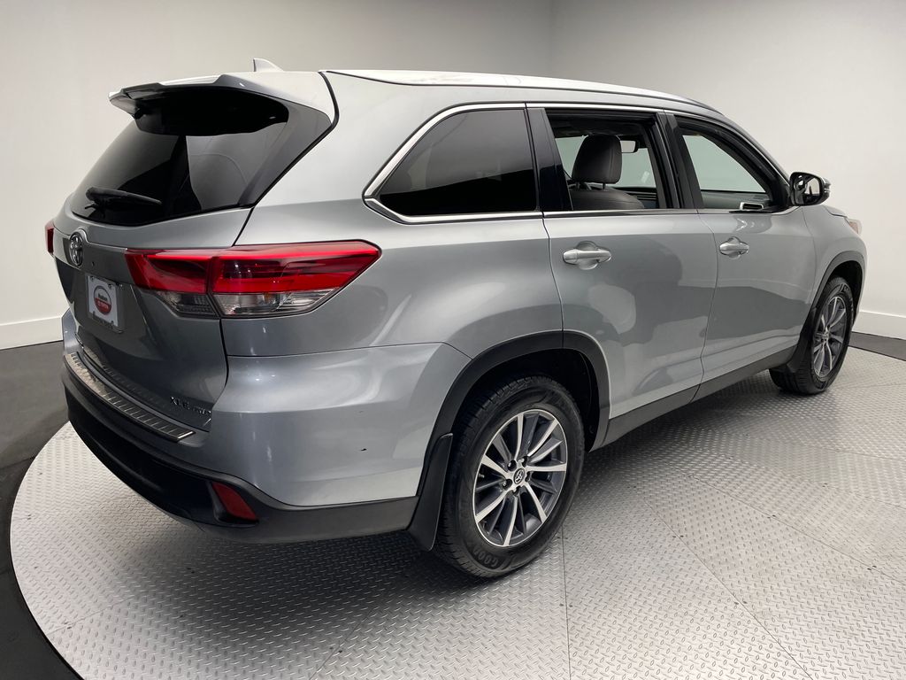 Thumbnail: 2019 Toyota Highlander - 5