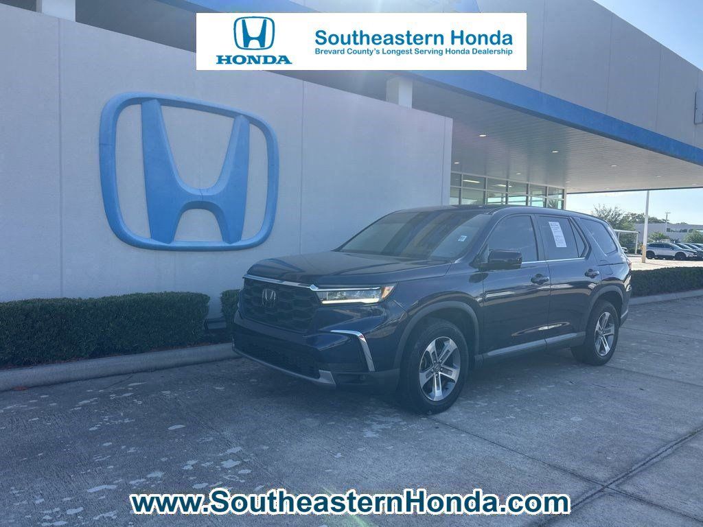 2023 Honda Pilot EX-L FWD with Captains Chairs