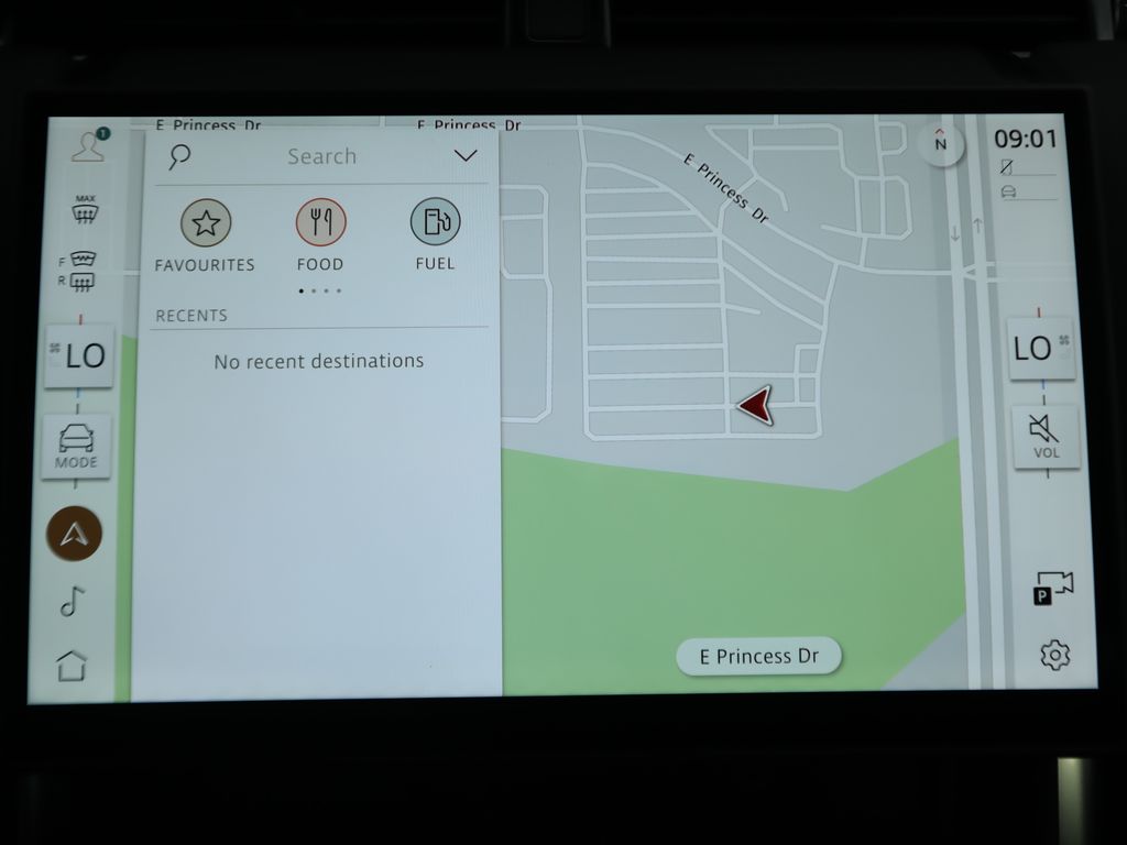 Thumbnail: 2024 Land Rover Discovery Sport - 15