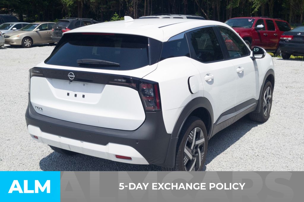 Used 2025 White Nissan SV image 3