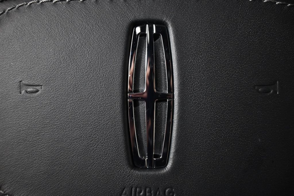 New 2025 White Lincoln Reserve image 35