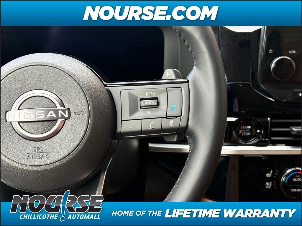 2025 Nissan Pathfinder Platinum photo