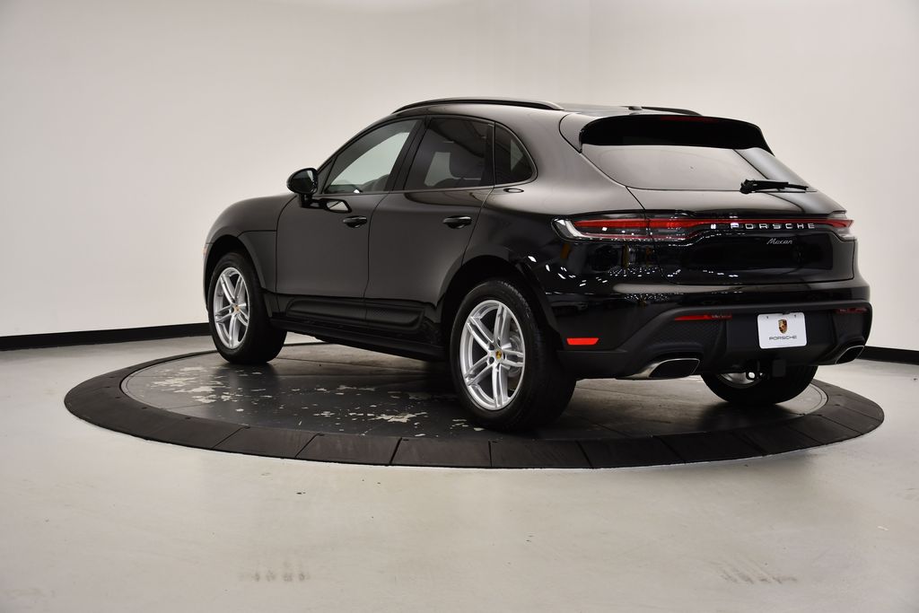 Thumbnail: 2025 Porsche Macan - 3