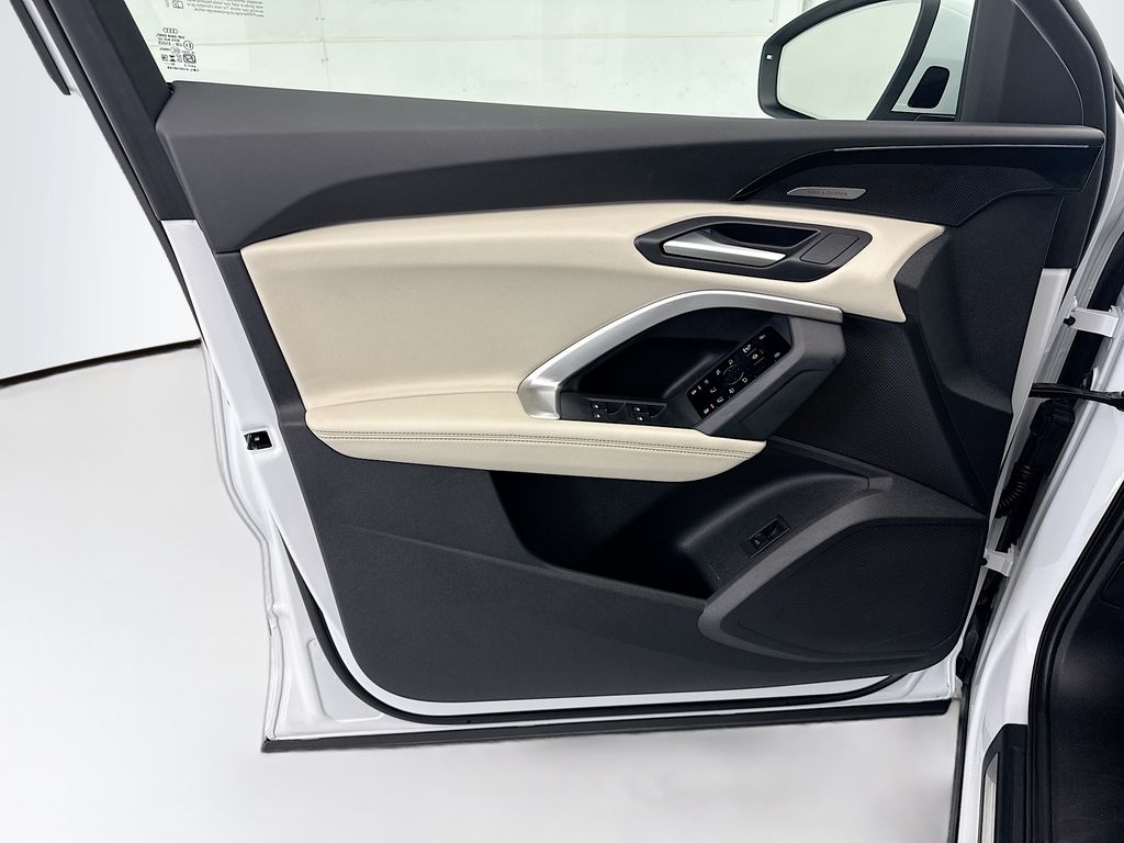 Thumbnail: 2025 Audi Q5 - 23