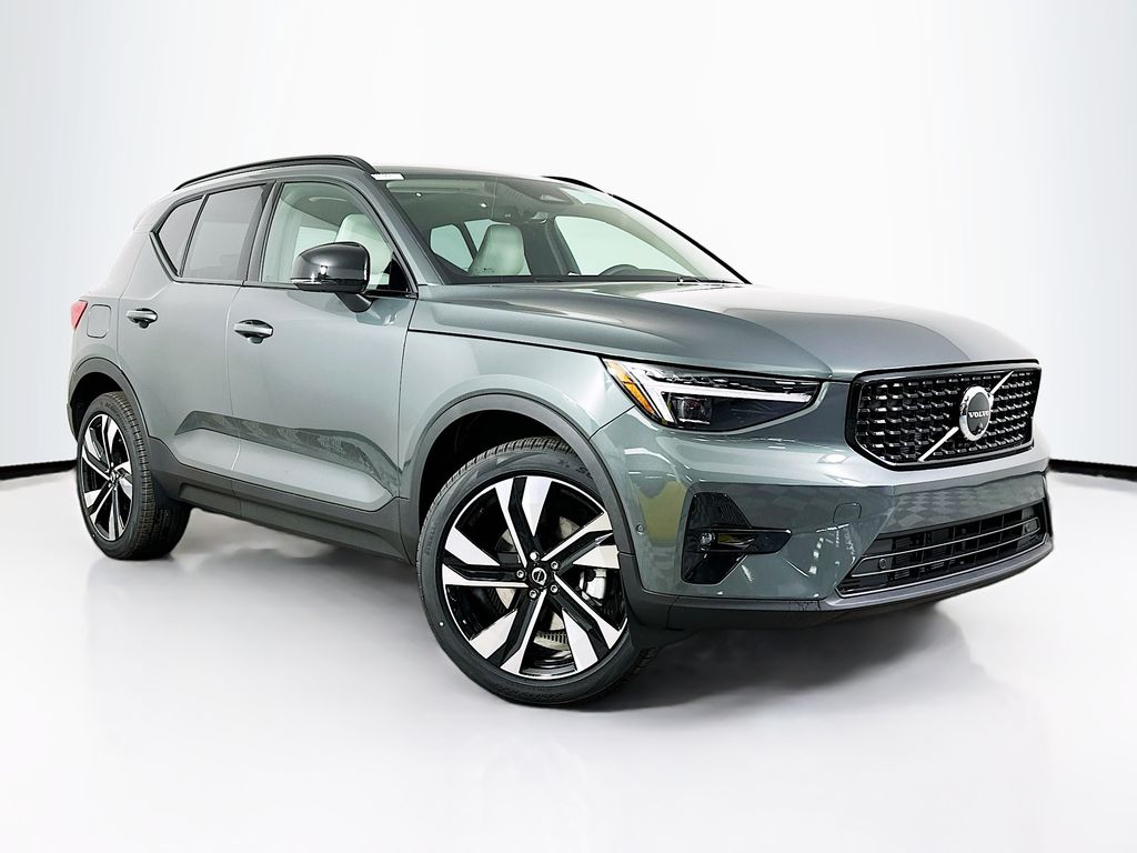 2026 Volvo XC40 B5 Ultra