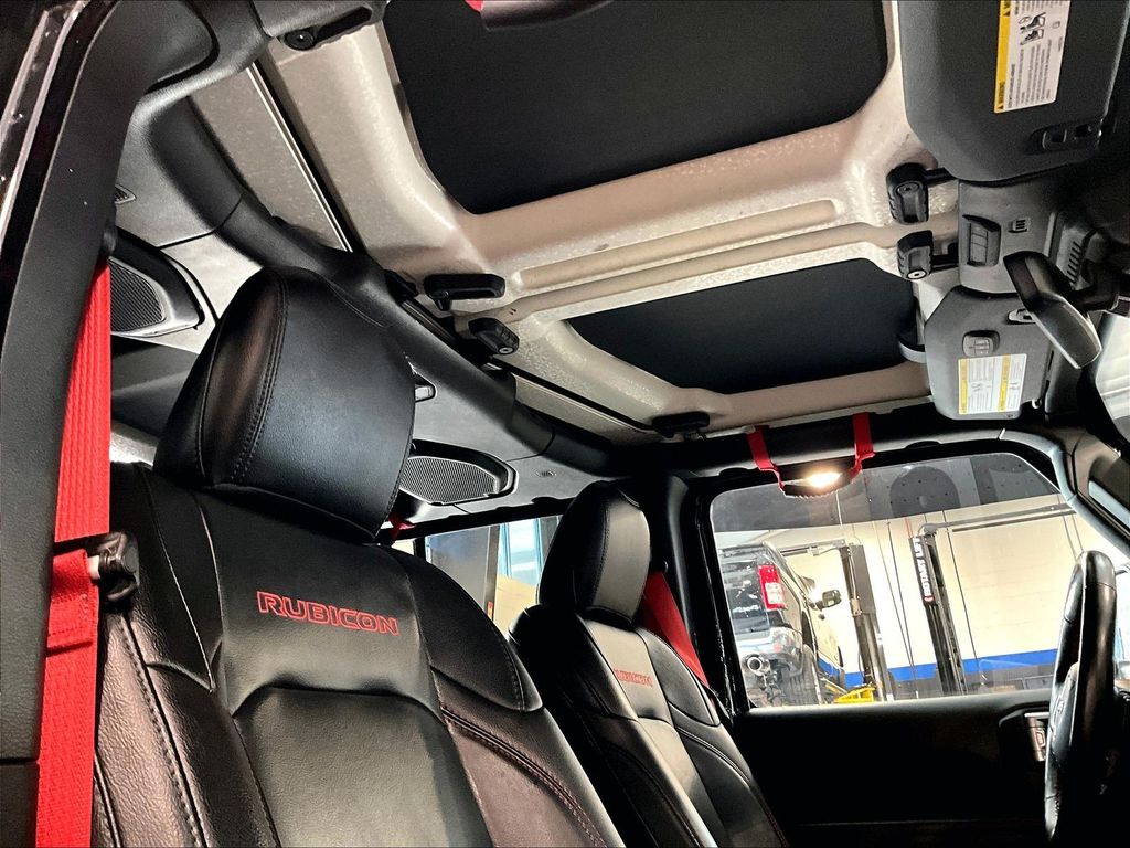 2020 Jeep Wrangler — photo 23