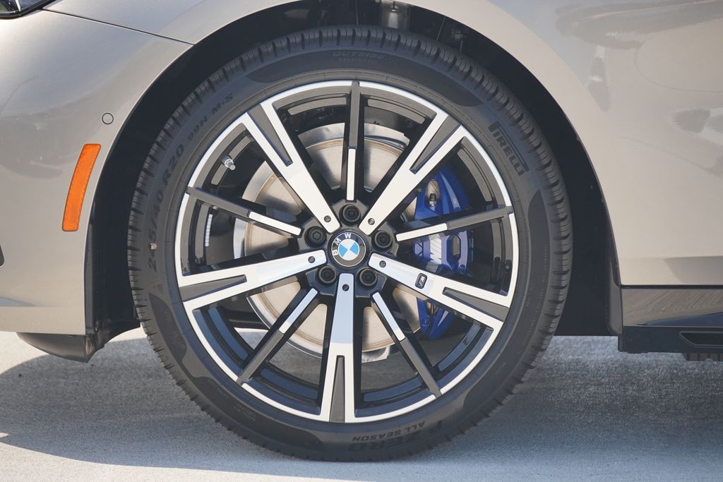 Thumbnail: 2026 BMW 5 Series - 5