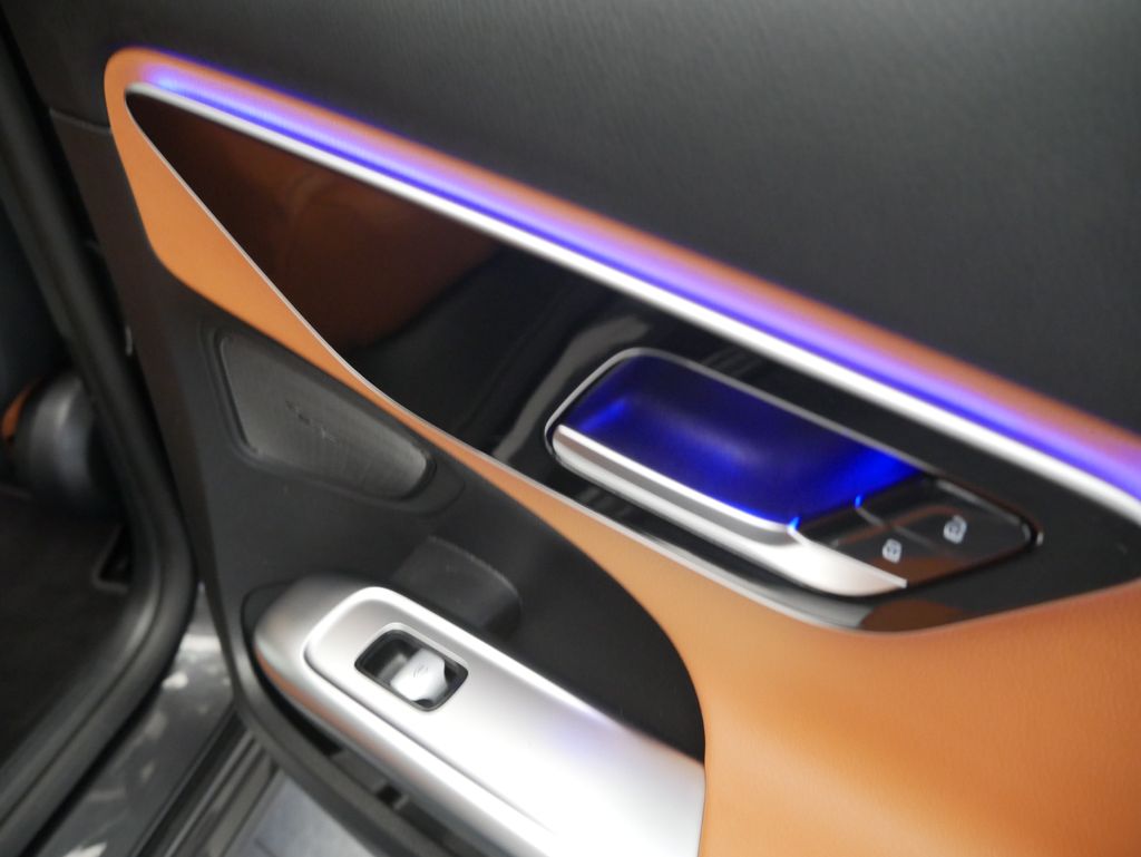 Thumbnail: 2023 Mercedes-Benz C-Class - 32