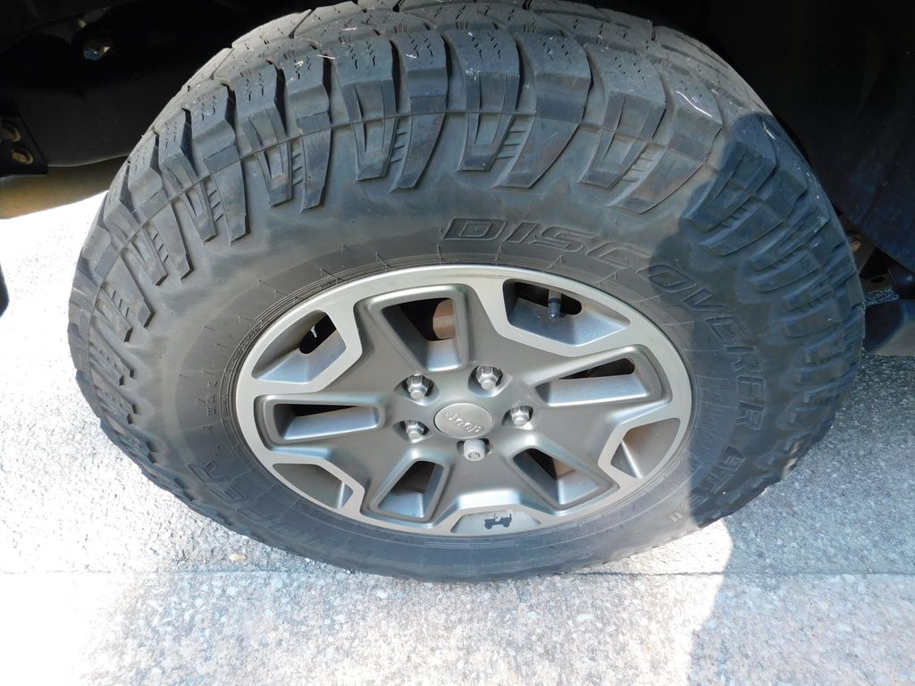 Thumbnail: 2015 Jeep Wrangler - 7