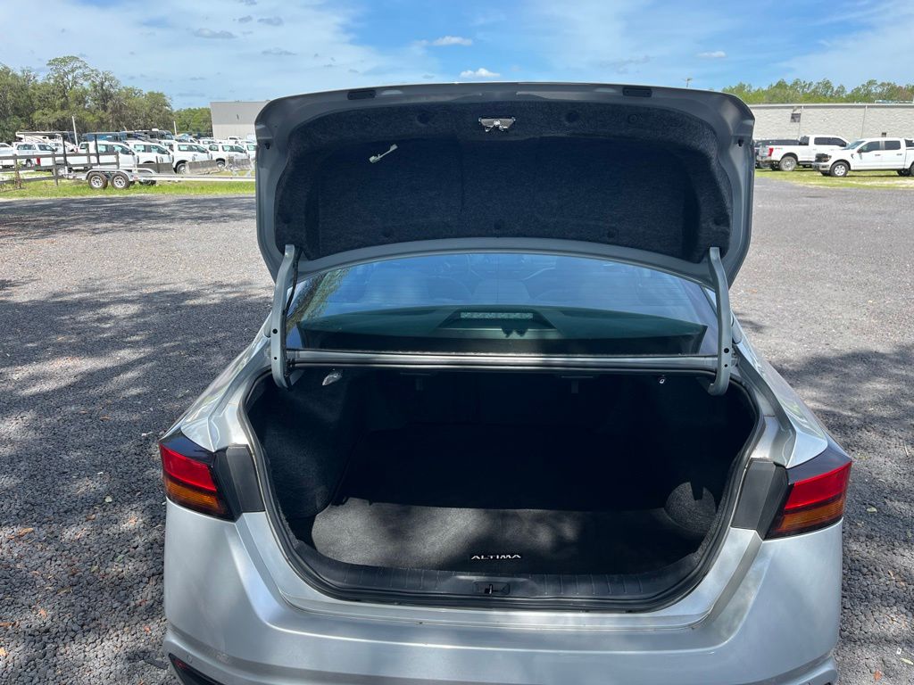 2024 Brilliant Silver Metallic Nissan Altima 2.5 SV FWD Sedan
