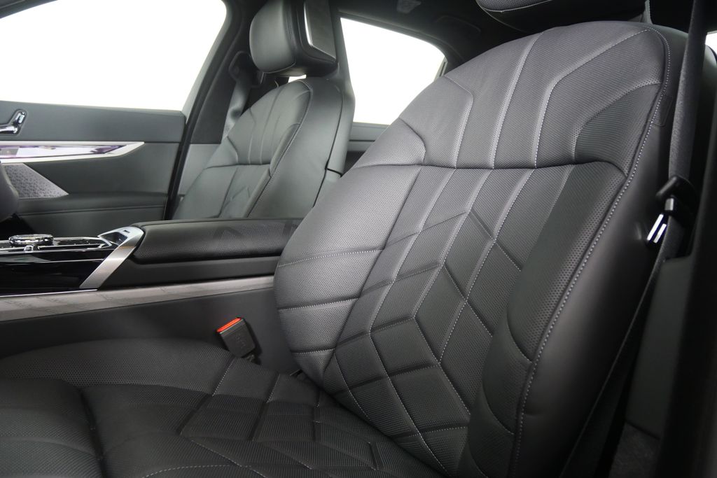 Thumbnail: 2026 BMW 7 Series - 11