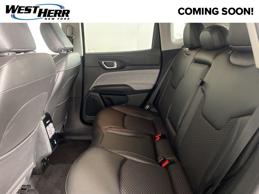 Used 2022 Gray Jeep Latitude image 16