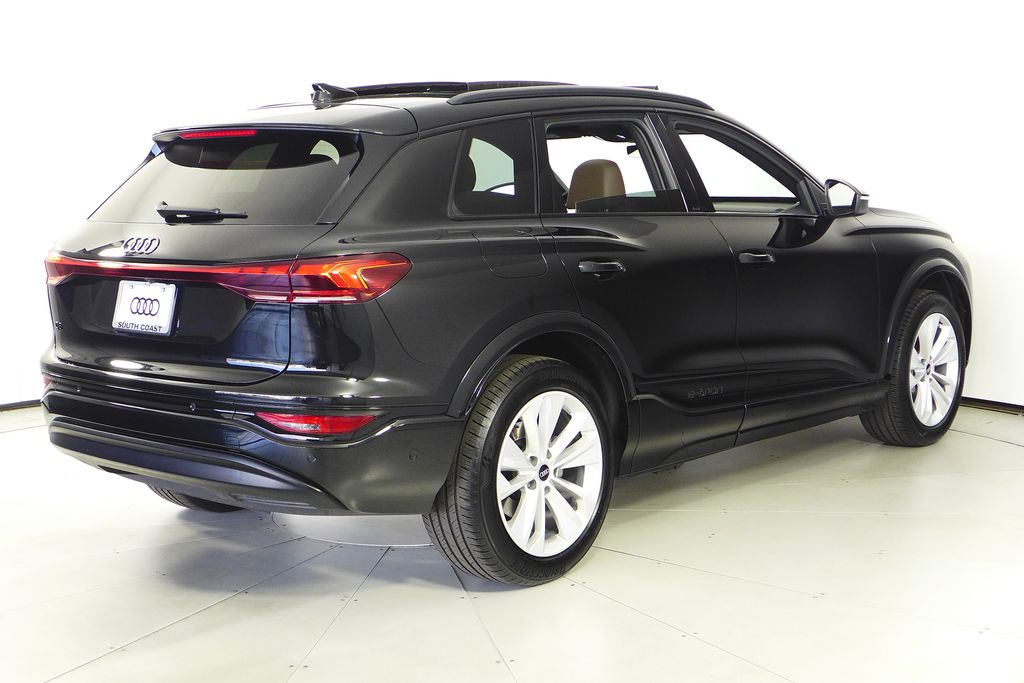 Thumbnail: 2025 Audi Q6 e-tron - 7