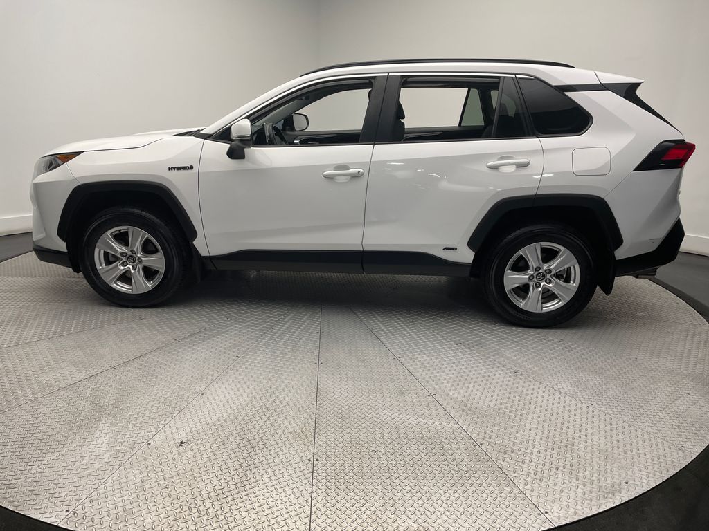 2021 Toyota RAV4 XLE 8