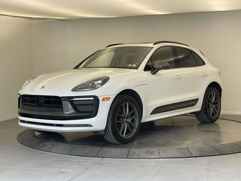 2025 Porsche Macan T - 0