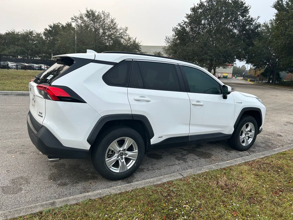 Thumbnail: 2021 Toyota RAV4 - 5