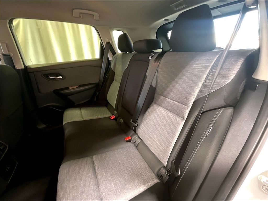 2023 Nissan Rogue — photo 15