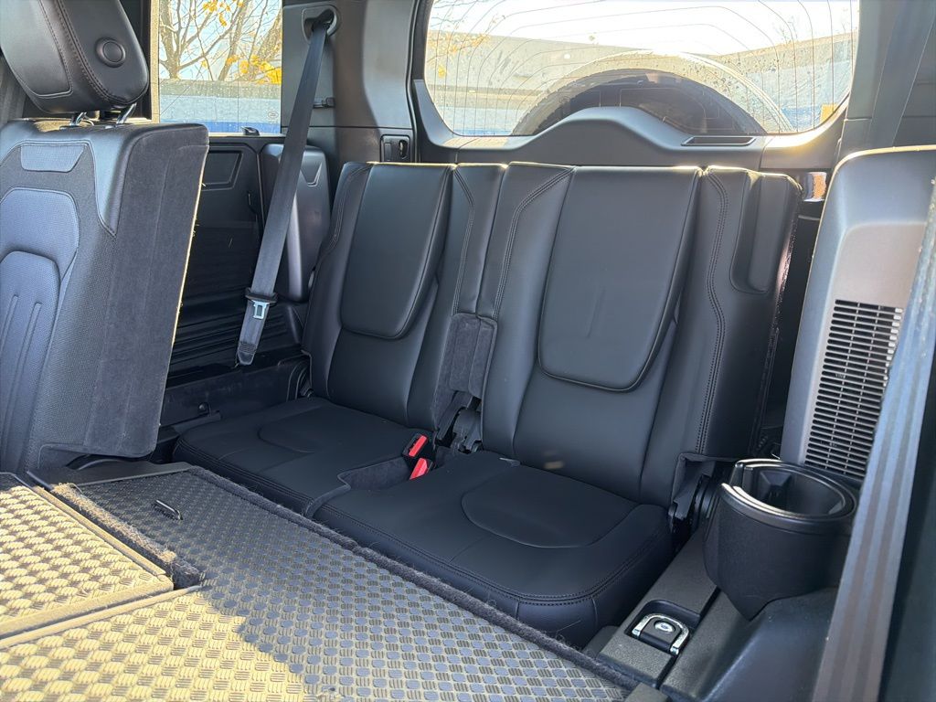 Thumbnail: 2021 Land Rover Defender - 22