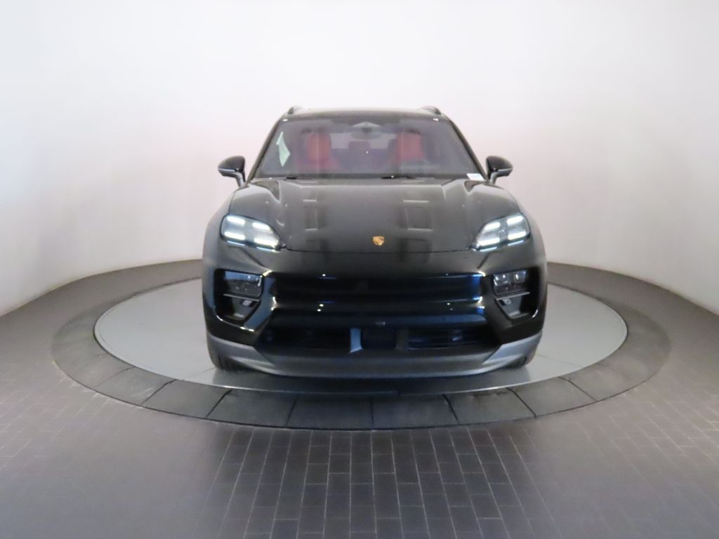 Thumbnail: 2026 Porsche Macan - 10