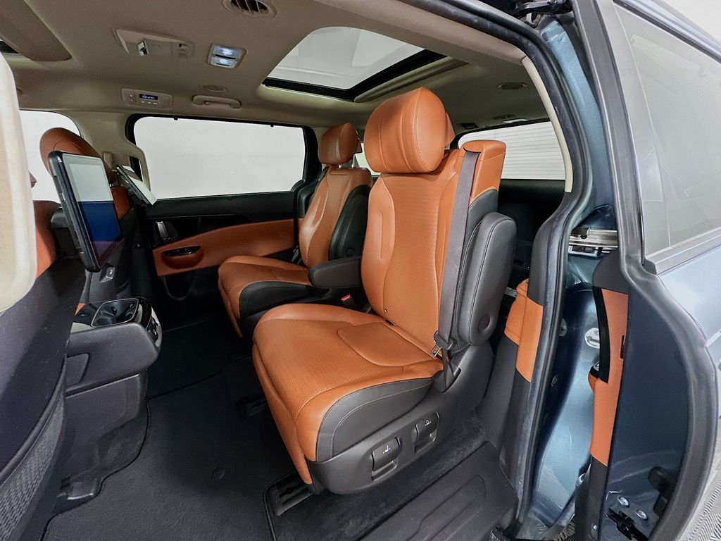 Thumbnail: 2022 Kia Carnival - 25